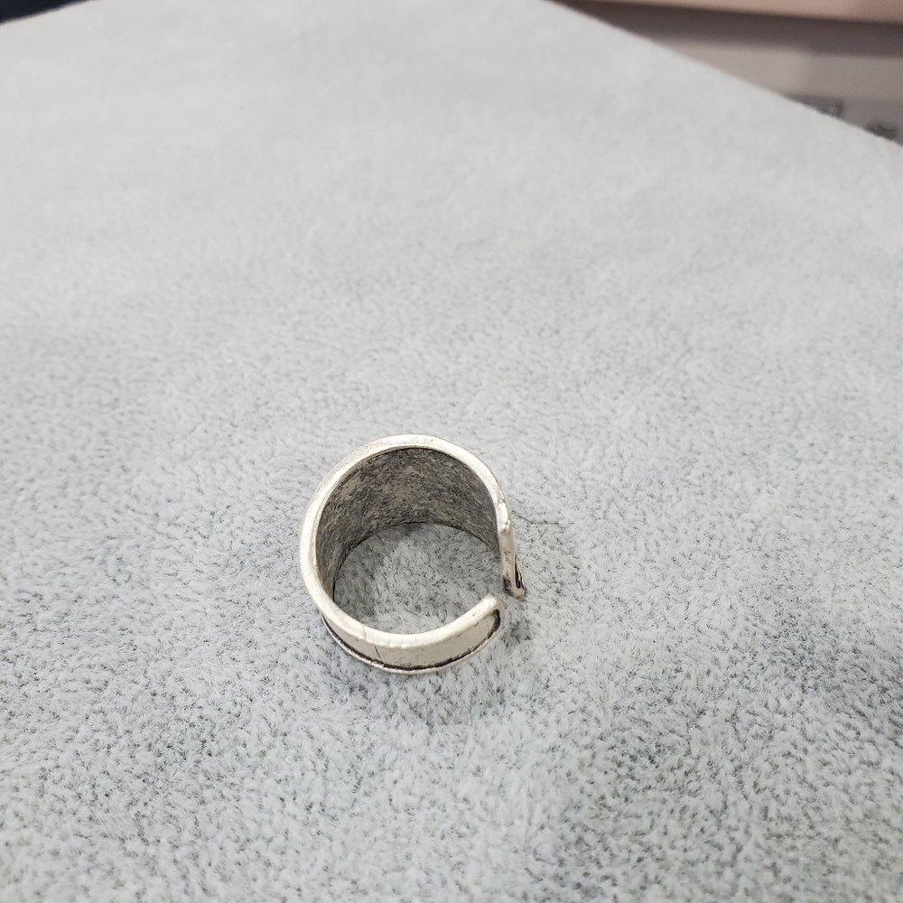 Spoon Ring Engraved Flower - Picture 3 of 4